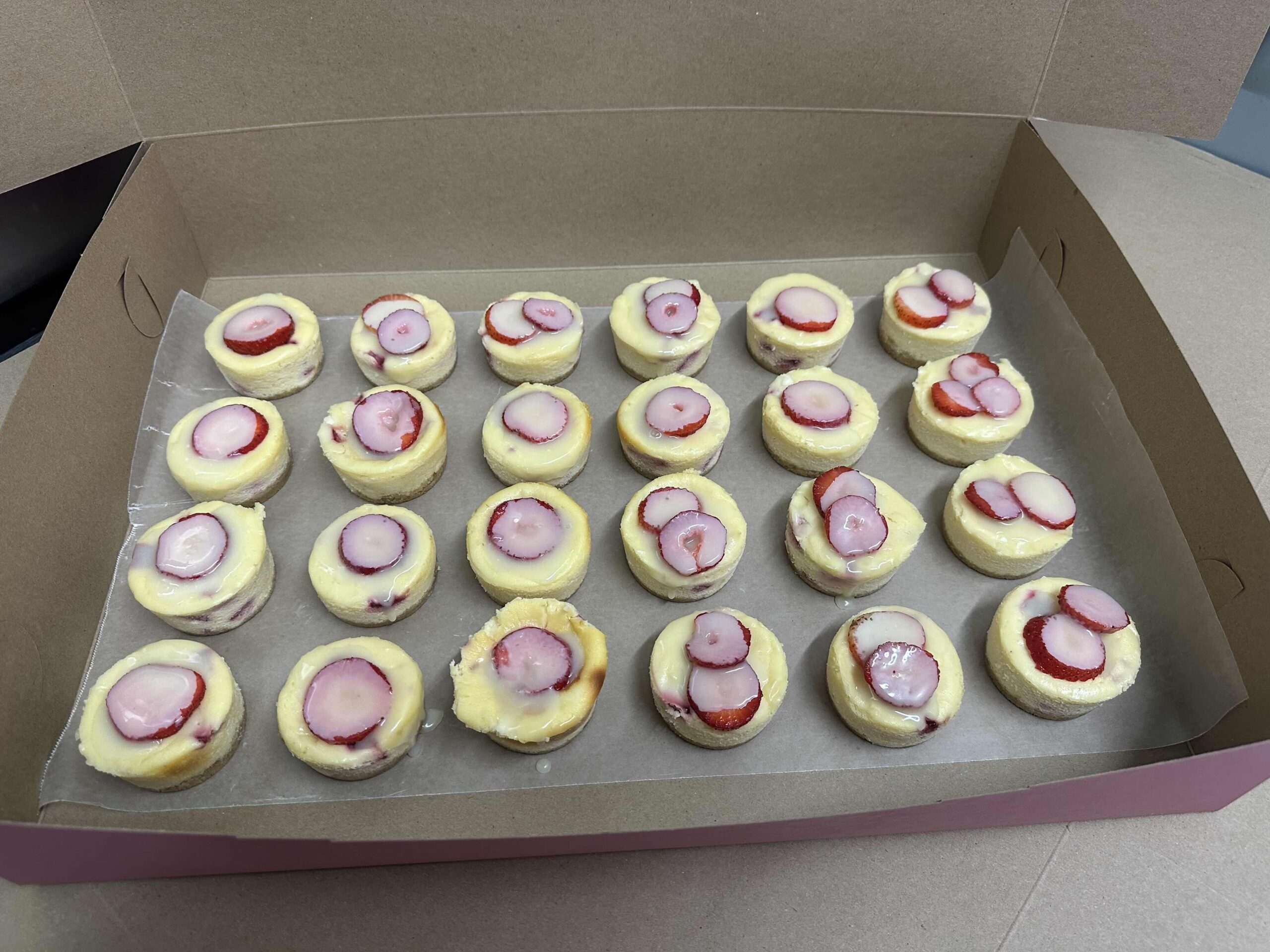 Petites - Strawberry White Chocolate